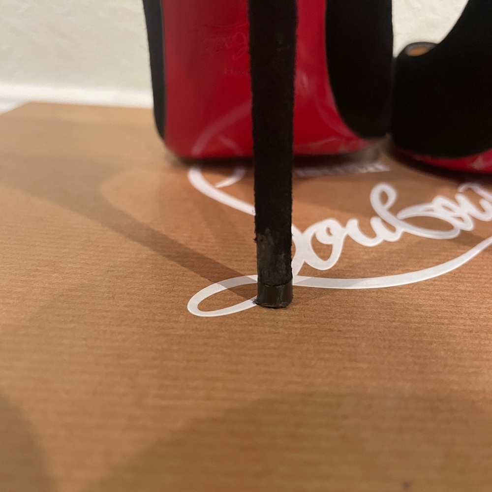Christian Louboutin So Kate 36